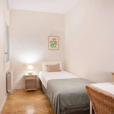 Apartment Spacious And Elegant Oasis In The Best Location