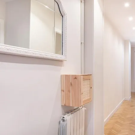 Spacious And Elegant Oasis In The Best Location Barcelona