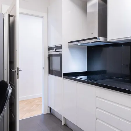 Apartment Spacious And Elegant Oasis In The Best Location