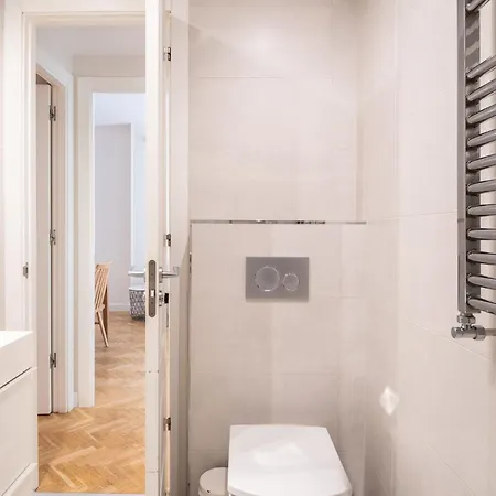 Spacious And Elegant Oasis In The Best Location Barcelona