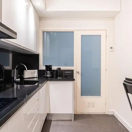 Apartment Spacious And Elegant Oasis In The Best Location
