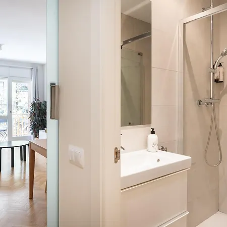 Spacious And Elegant Oasis In The Best Location Apartment Barcelona