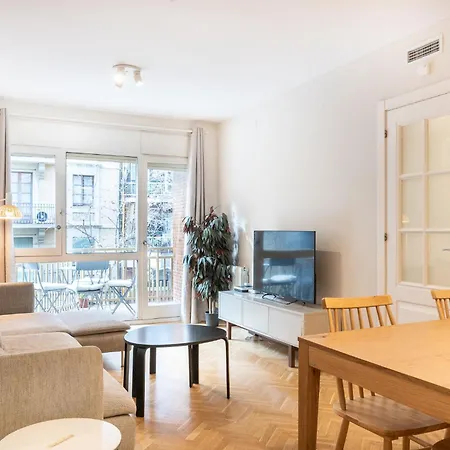 Spacious And Elegant Oasis In The Best Location