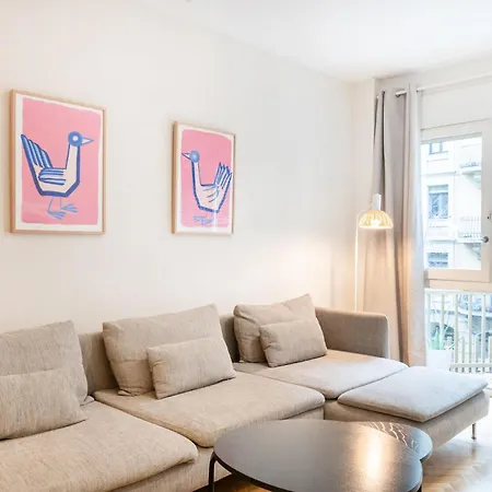 Apartment Spacious And Elegant Oasis In The Best Location